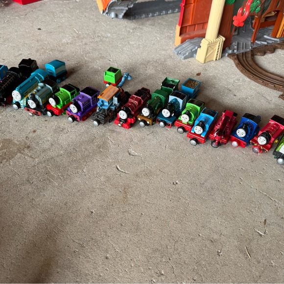 Thomas & Friends Colorful Train Track Set - Picture 7 of 7